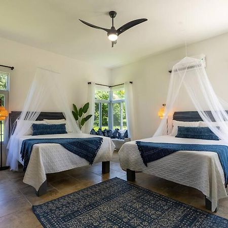 Ivy'S Cove Beach Side Condo - Luxury Villa Whitehouse Bagian luar foto