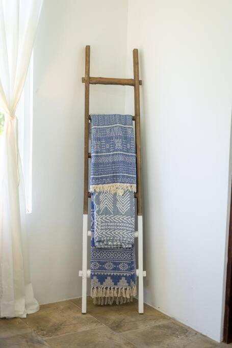 Ivy'S Cove Beach Side Condo - Luxury Villa Whitehouse Bagian luar foto