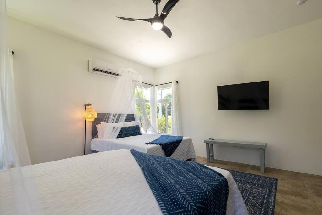Ivy'S Cove Beach Side Condo - Luxury Villa Whitehouse Bagian luar foto