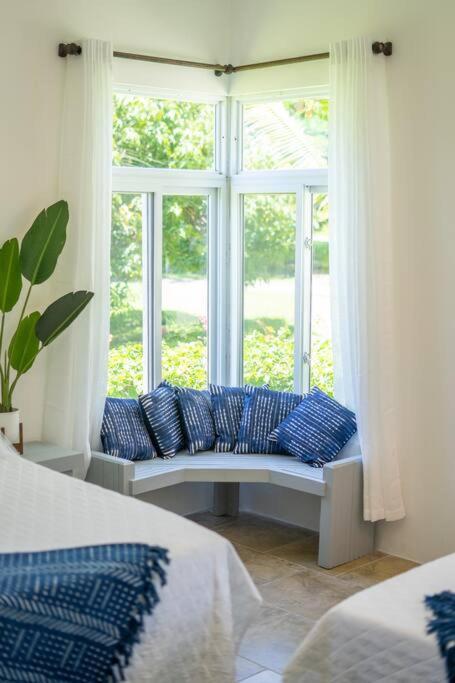 Ivy'S Cove Beach Side Condo - Luxury Villa Whitehouse Bagian luar foto