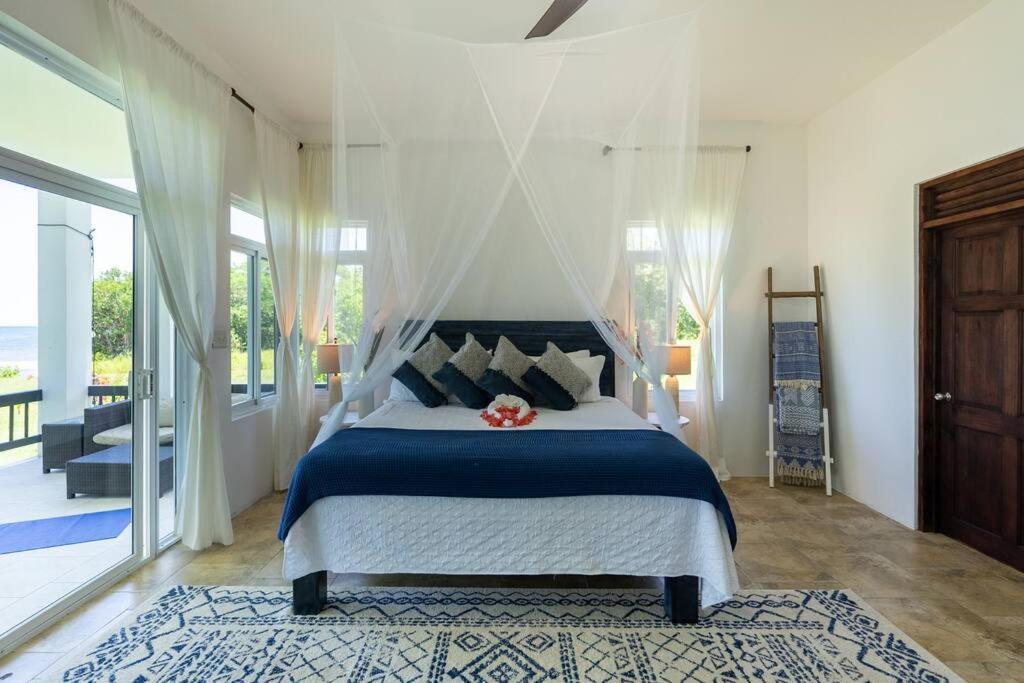 Ivy'S Cove Beach Side Condo - Luxury Villa Whitehouse Bagian luar foto