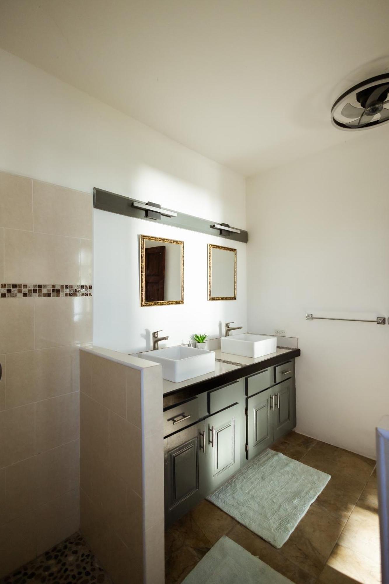 Ivy'S Cove Beach Side Condo - Luxury Villa Whitehouse Bagian luar foto